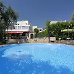 Hotel Apeneste 3*