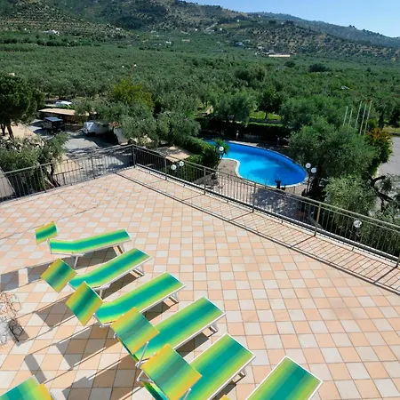 Hotel Apeneste 3*