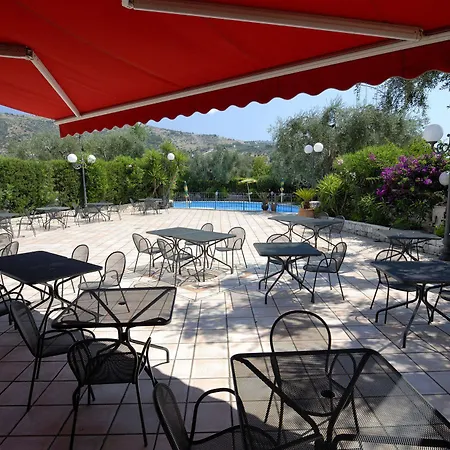 Apeneste Hotel 3*