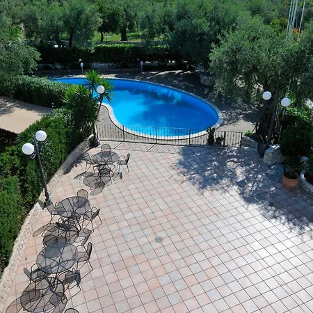 Apeneste 3* Mattinata