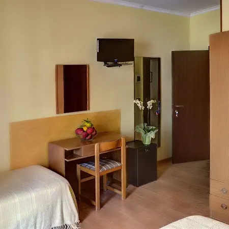 Отель Apeneste 3*