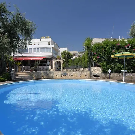 Отель Apeneste 3*