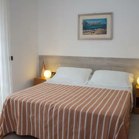 Apeneste 3* Маттината