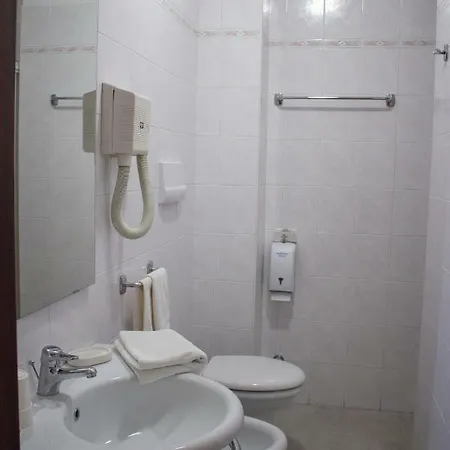 Отель Apeneste 3*