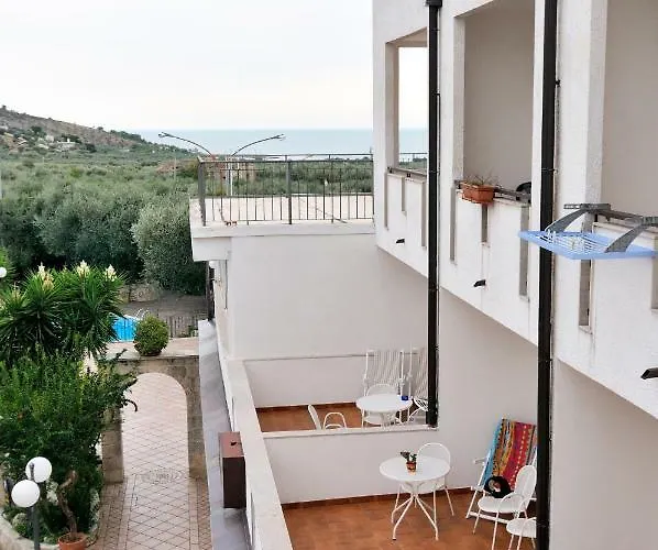 Apeneste מאטינאטה